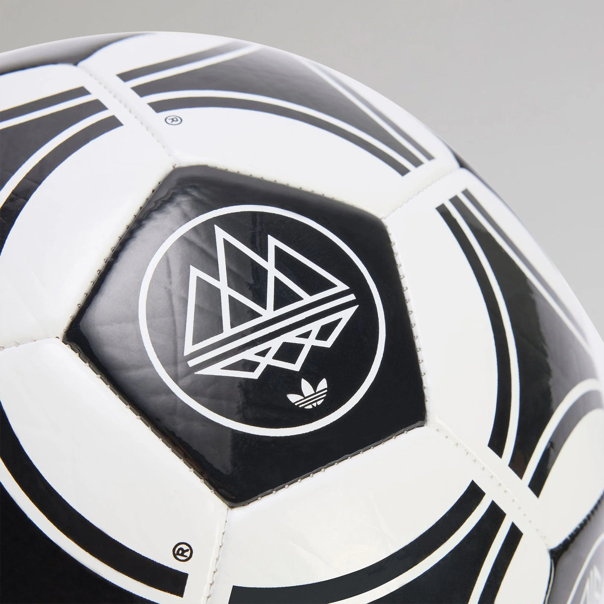 adidas Celtic 2025/26 SPZL Football - Image 4
