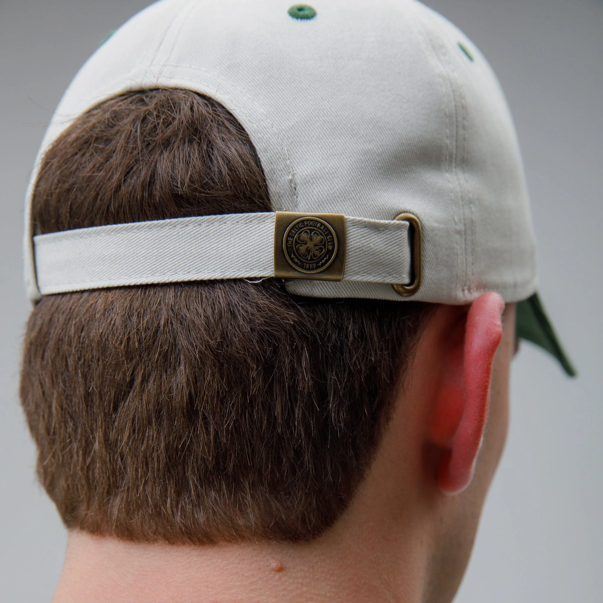 Celtic Adult Contrast Green and White Cord Cap - Image 3