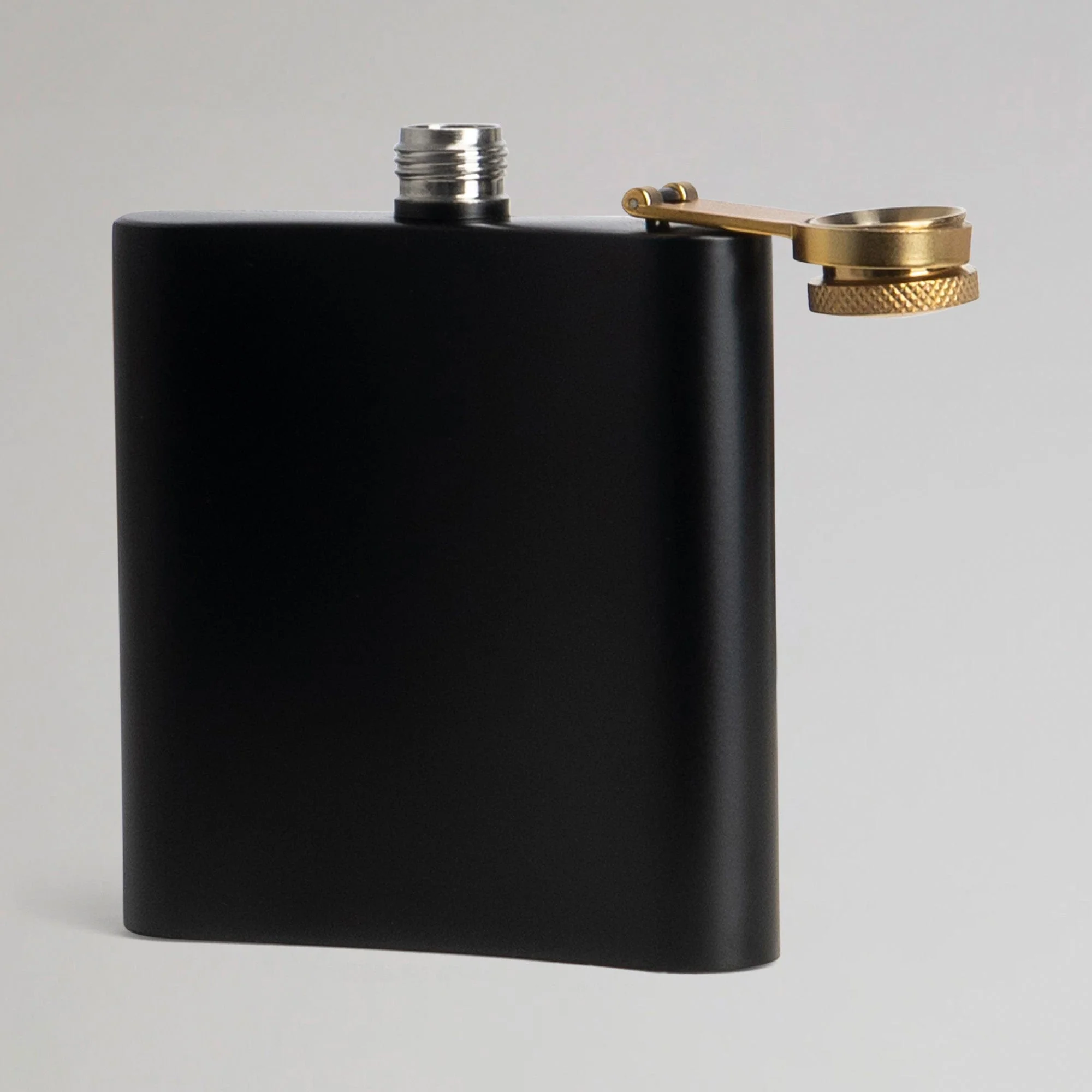 Celtic Henrik Larsson Black Hipflask Set - Image 3