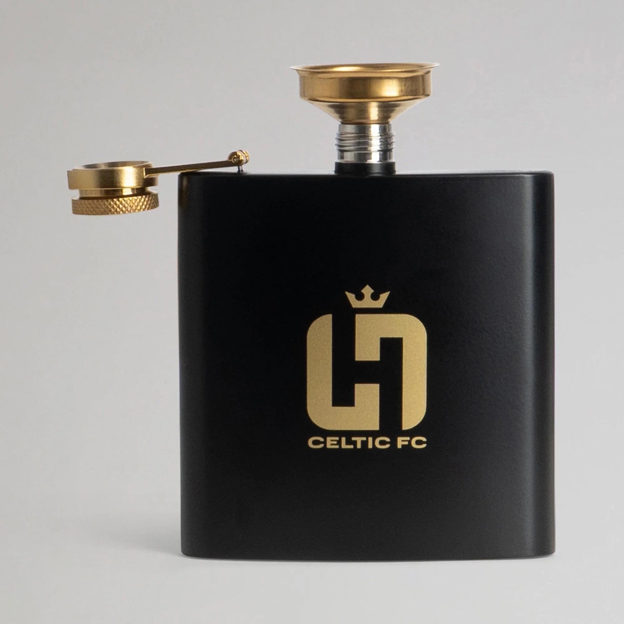 Celtic Henrik Larsson Black Hipflask Set - Image 4