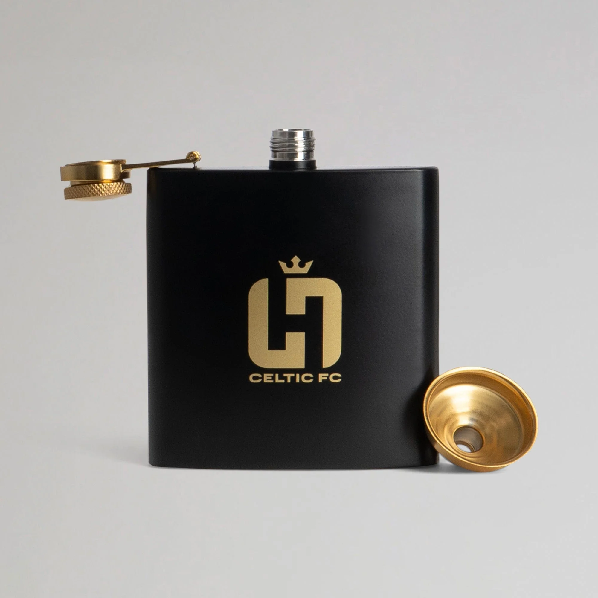 Celtic Henrik Larsson Black Hipflask Set - Image 5